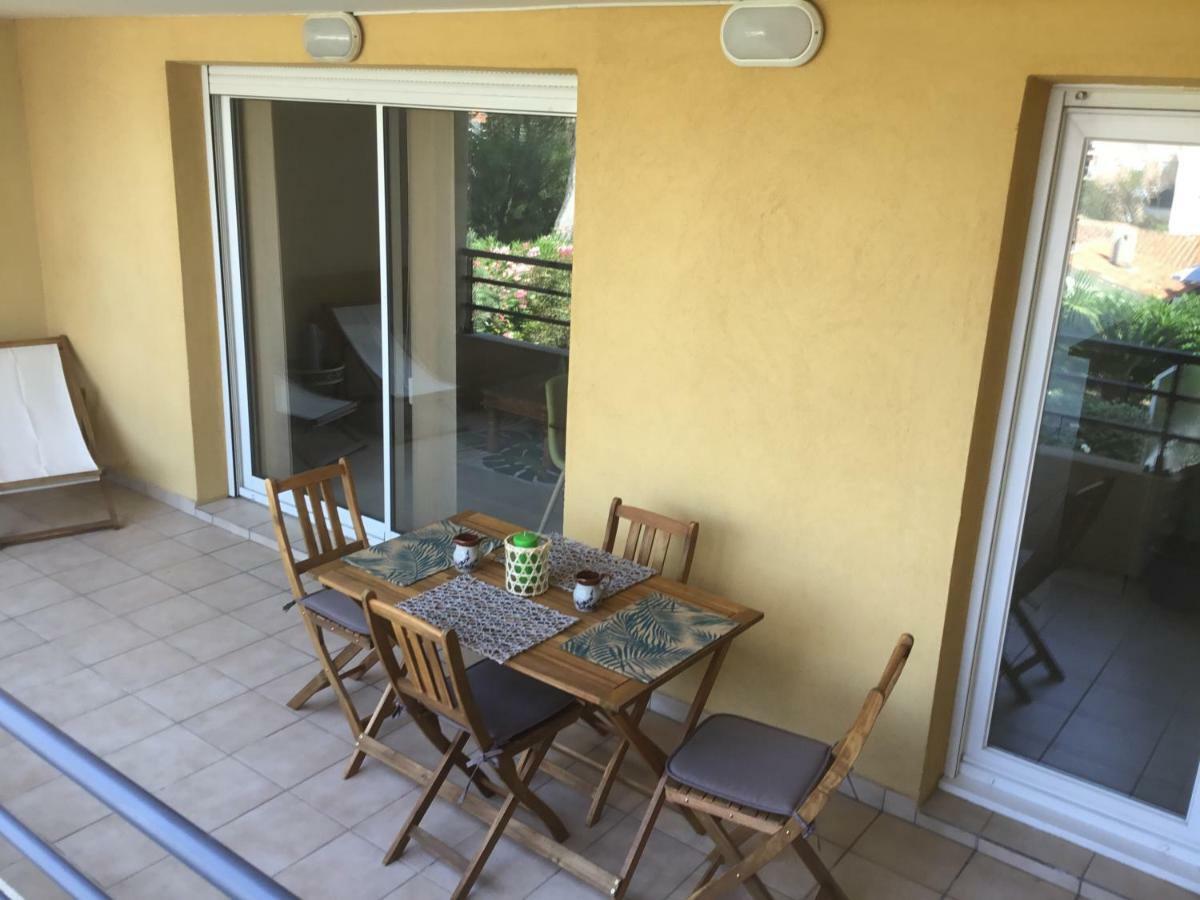 Pins Parasol Frejus Luaran gambar