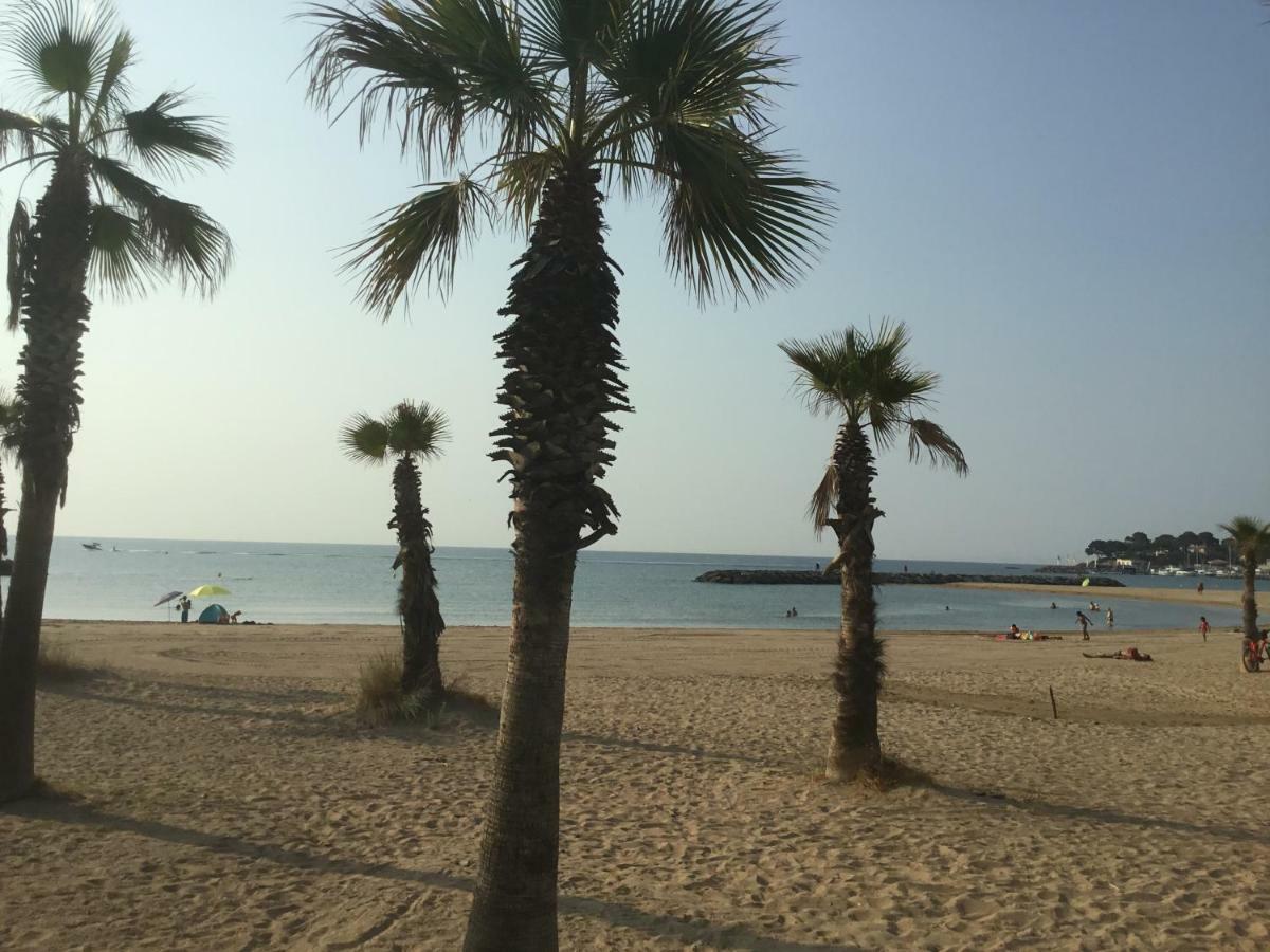 Pins Parasol Frejus Luaran gambar